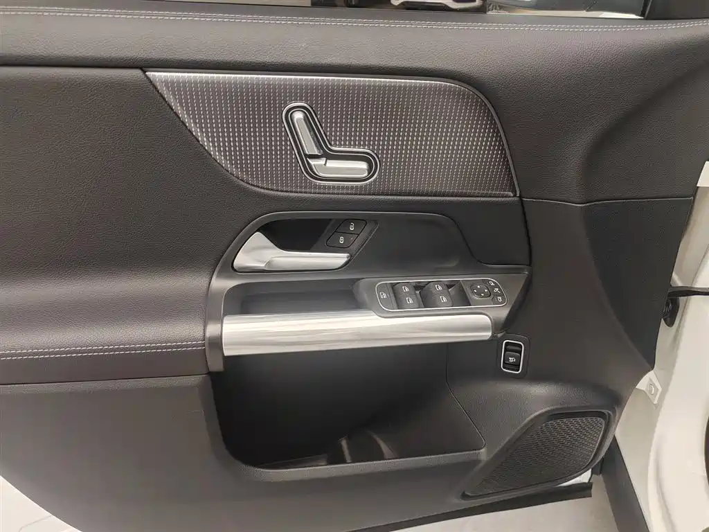Mercedes-Benz GLA — миниатюра 15