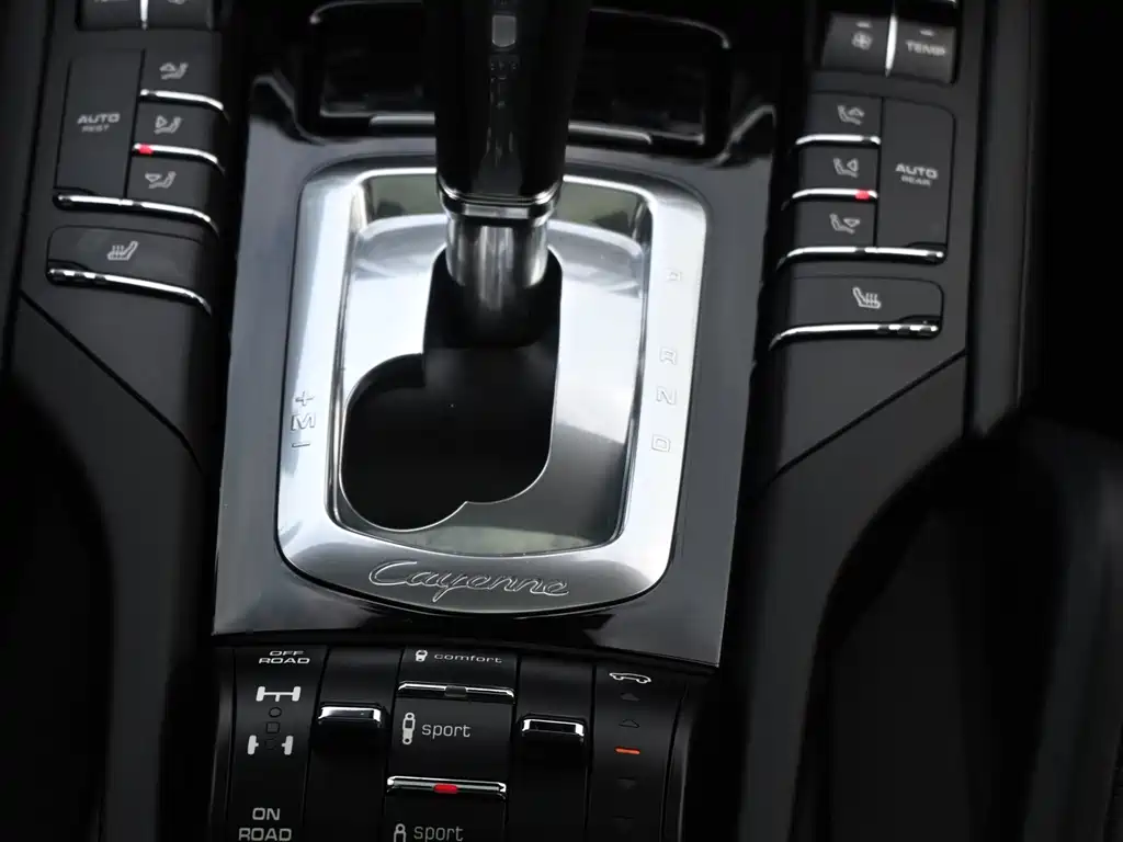 Porsche Cayenne — миниатюра 12