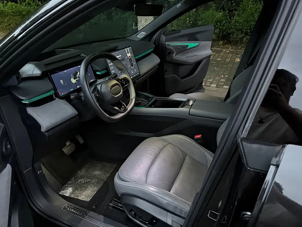 Lynk & Co 08 EM-P 2023 120km Halo