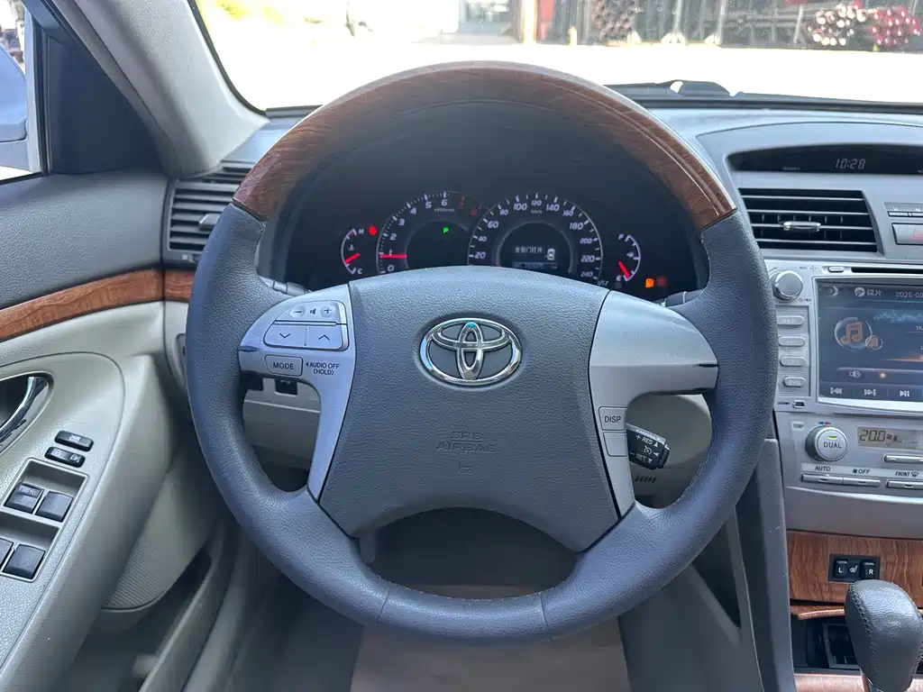 Toyota Camry — миниатюра 12