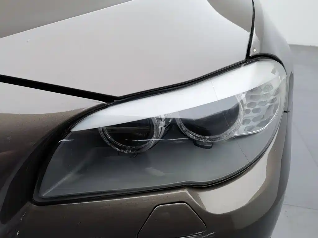 BMW 5 Series — миниатюра 7