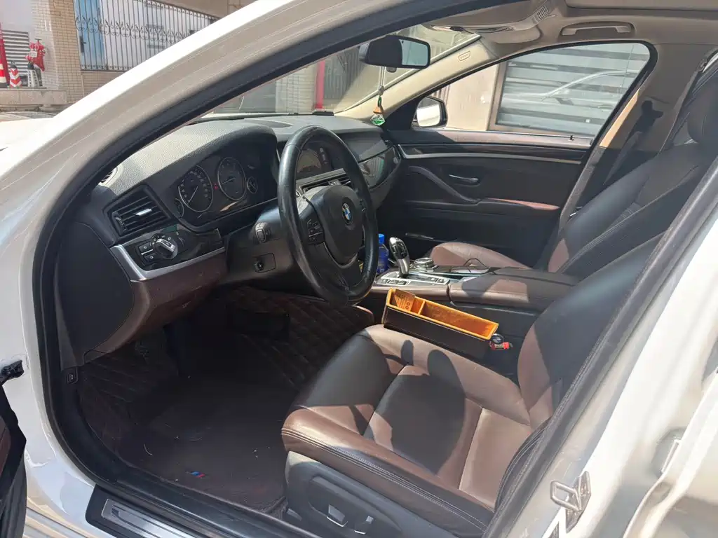 BMW 5 Series — миниатюра 4