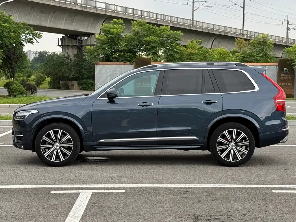 Volvo XC90 2018 T6 7 мест