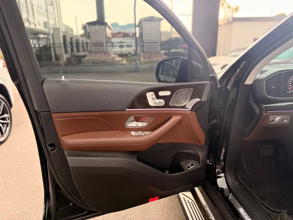 Mercedes-Benz GLE (Import) — миниатюра 12