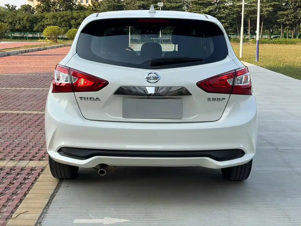 Nissan Tiida — миниатюра 8