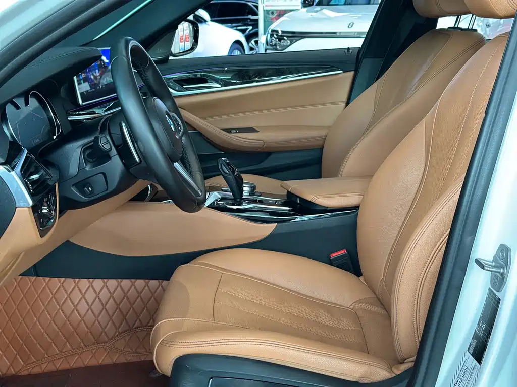 BMW 5 Series — миниатюра 8