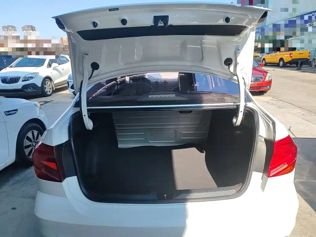 Volkswagen Jetta — миниатюра 19