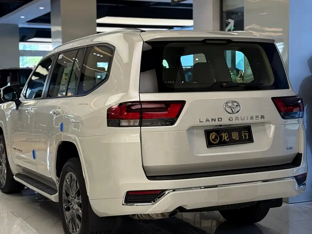 Toyota Land Cruiser LC300 2024 4.0L
