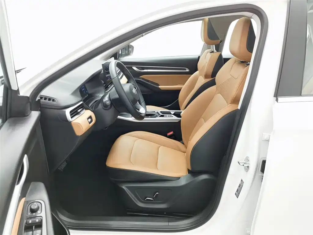 Geely Emgrand 2025 4 1.5L CVT Flagship