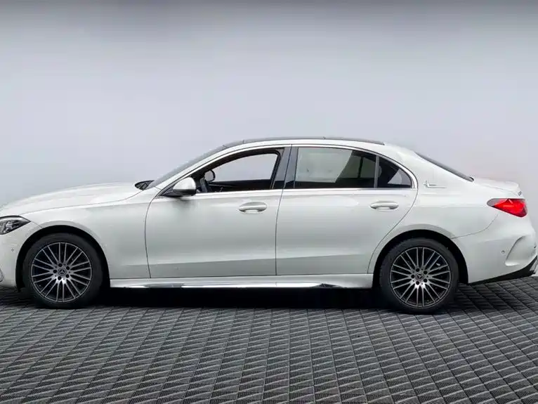 Mercedes-Benz C-Class — миниатюра 4