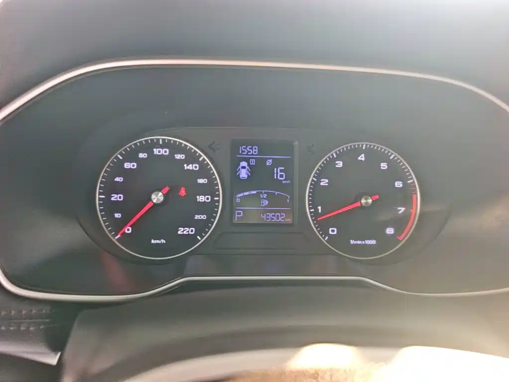 Roewe RX3 — миниатюра 12