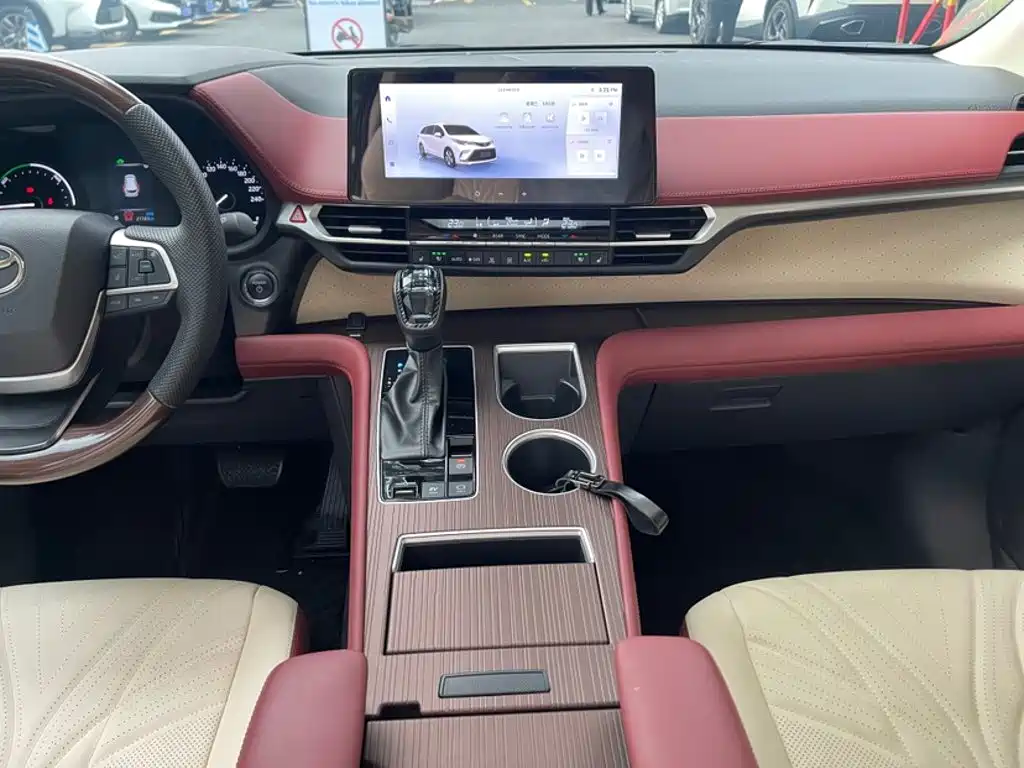 Toyota Granvia — миниатюра 6