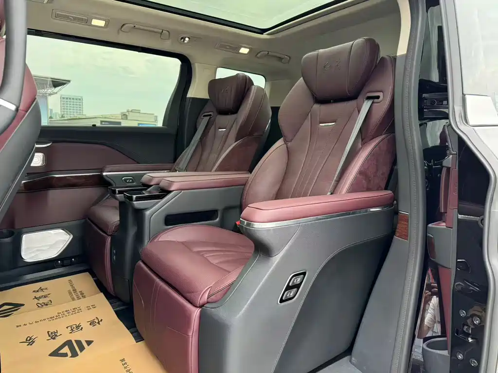 Hongqi HQ9 2023 2.0T