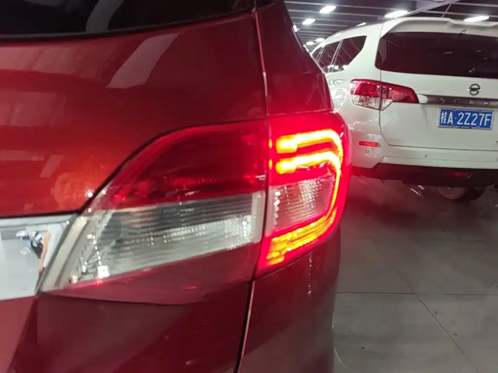 Ford Everest — миниатюра 8