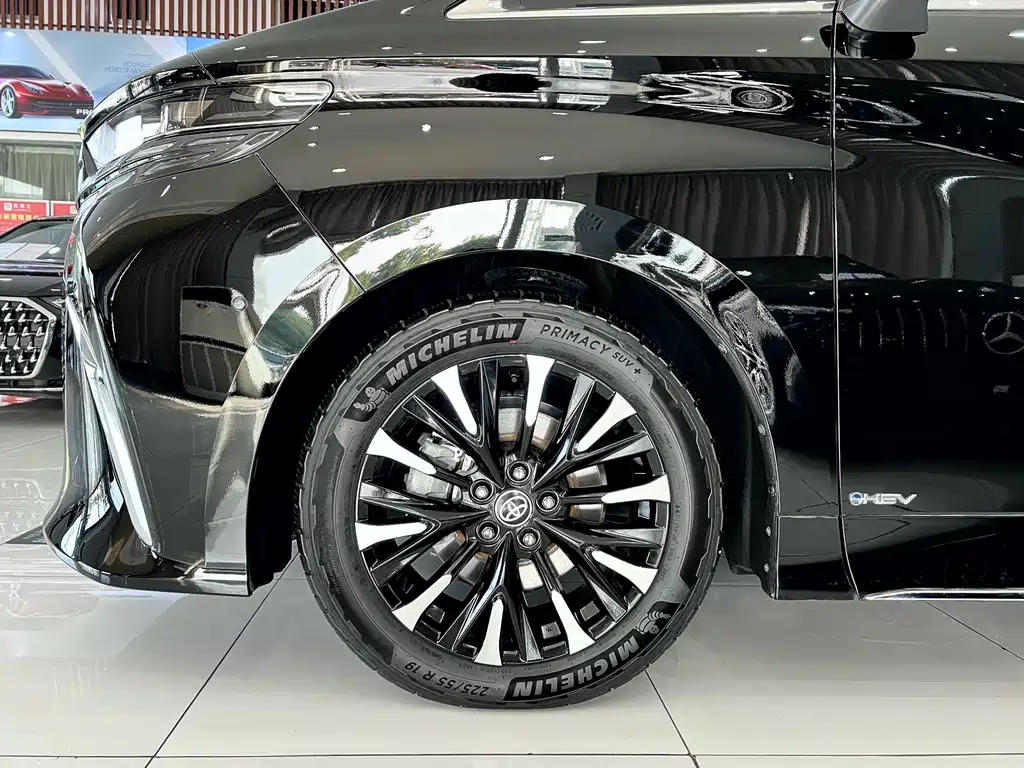 Toyota Alphard — миниатюра 30