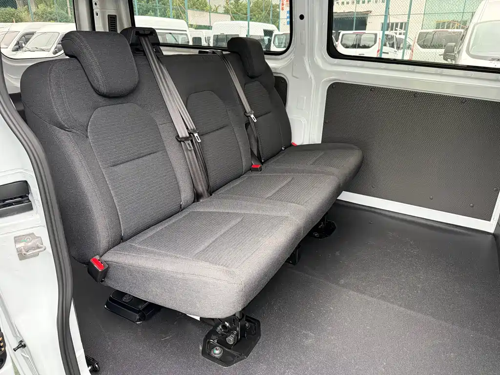 Ford Transit — миниатюра 6