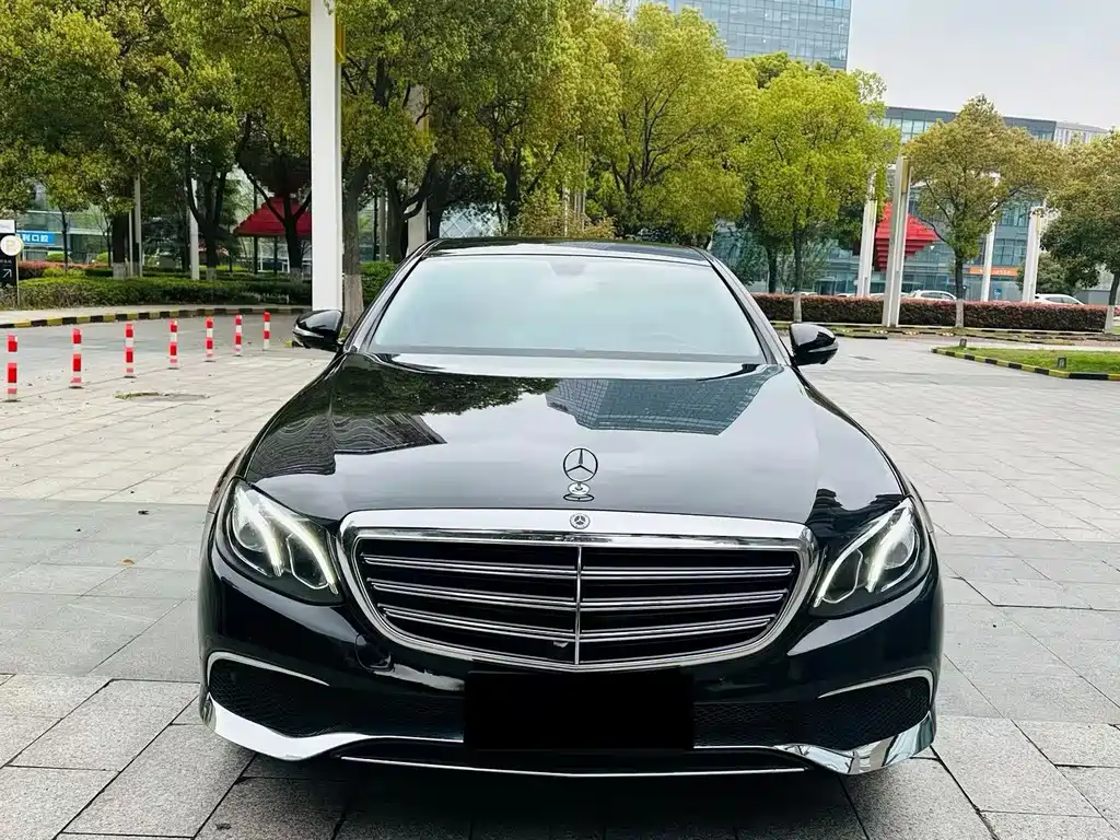 Mercedes-Benz E-Class — миниатюра 2