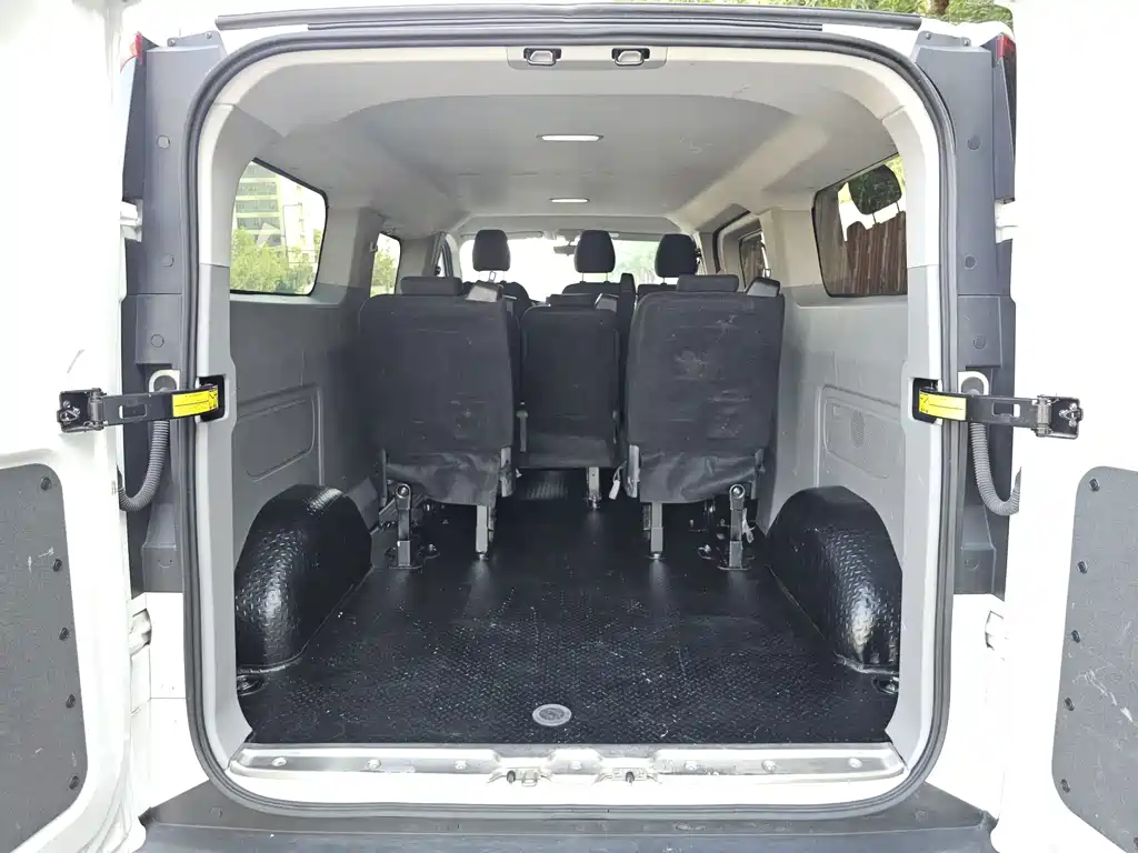 MAXUS V70 — миниатюра 13