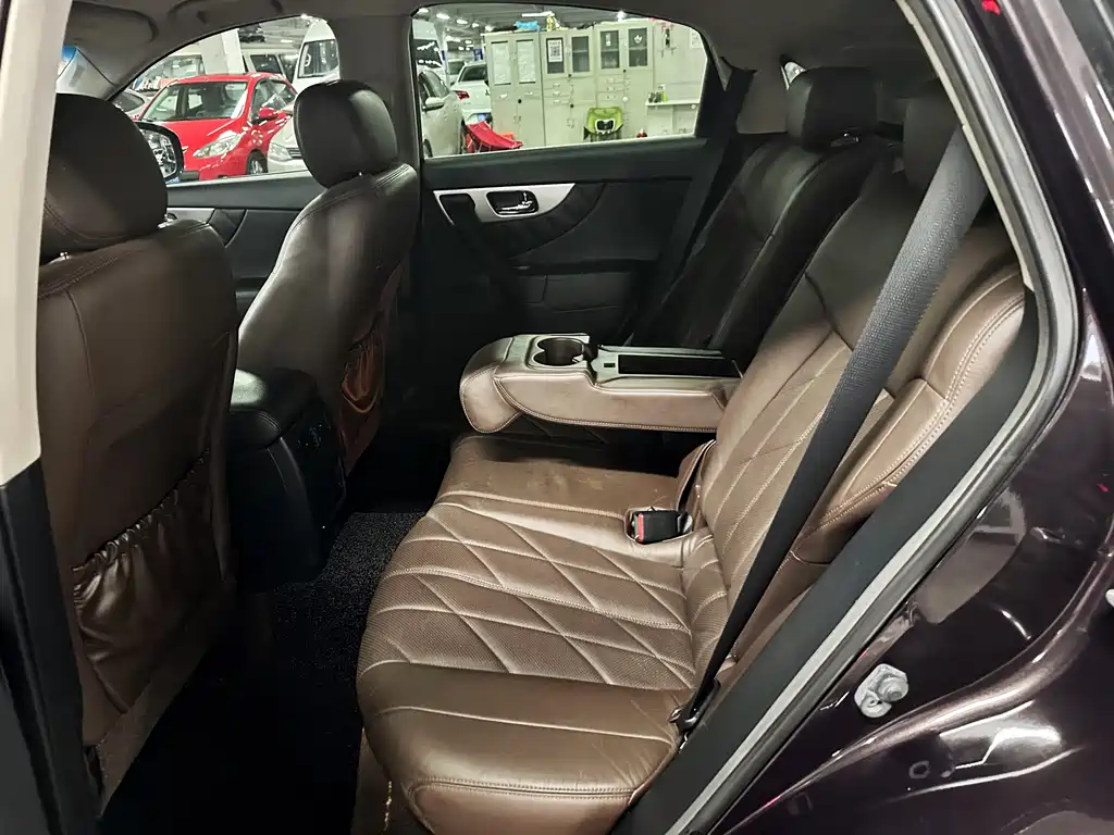 Infiniti FX — миниатюра 11