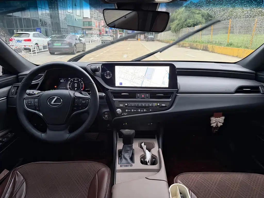Lexus ES — миниатюра 9