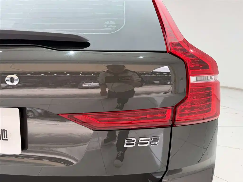 Volvo XC60 2022 B5 Luxury