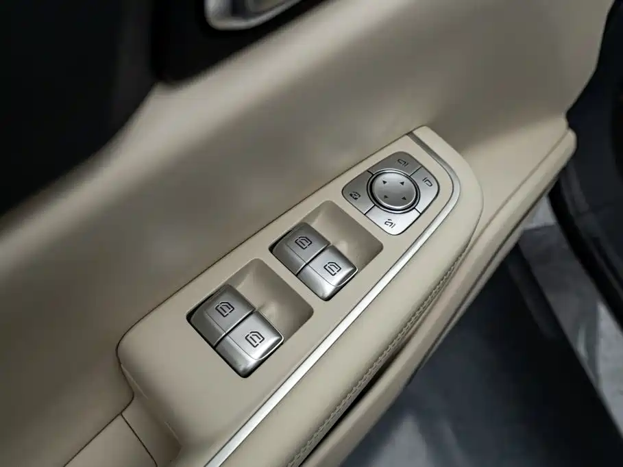 Li Auto Li ONE — миниатюра 9