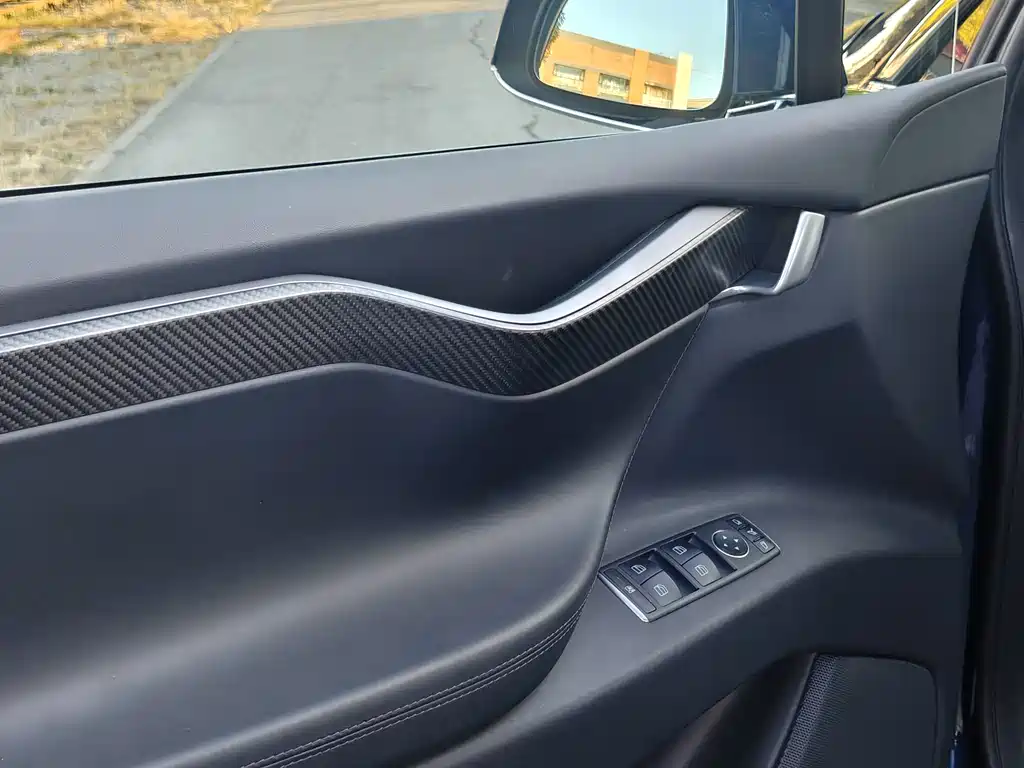 Tesla Model X — миниатюра 16