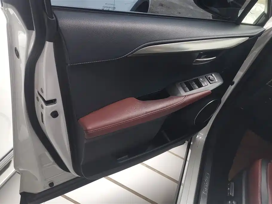 Lexus NX 2015 200t