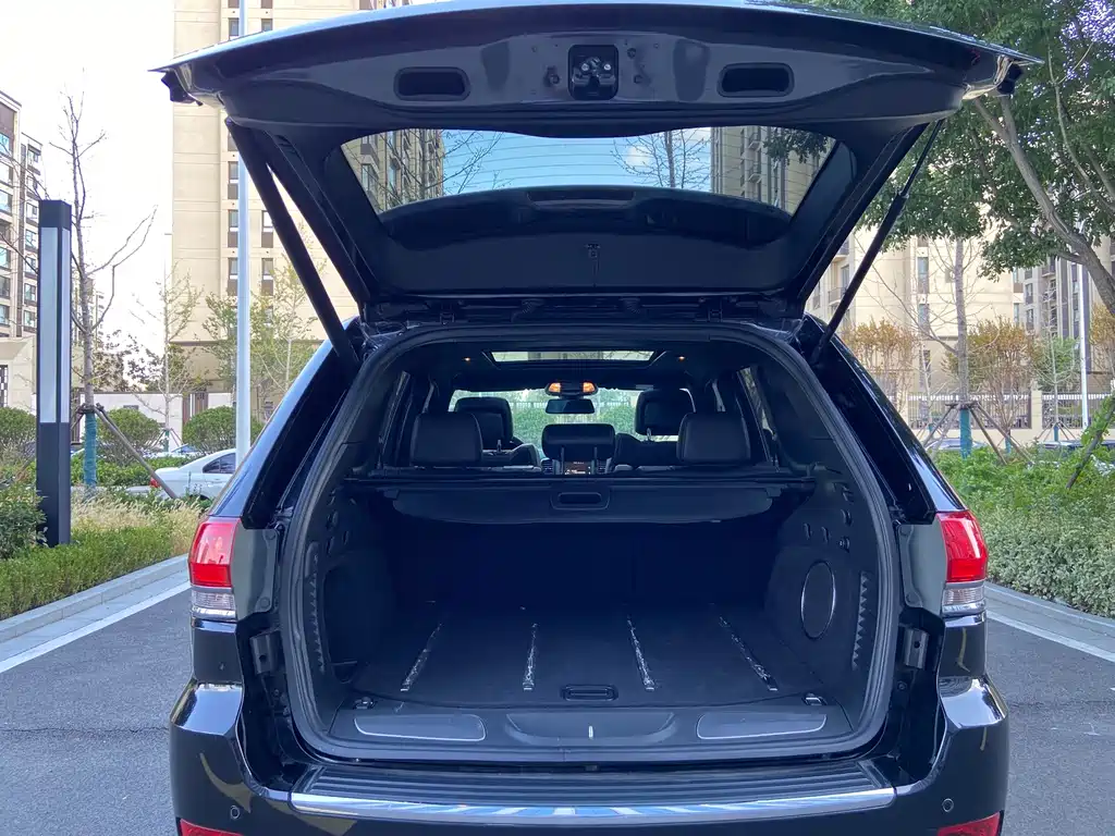 Jeep Grand Cherokee (Import) — миниатюра 17