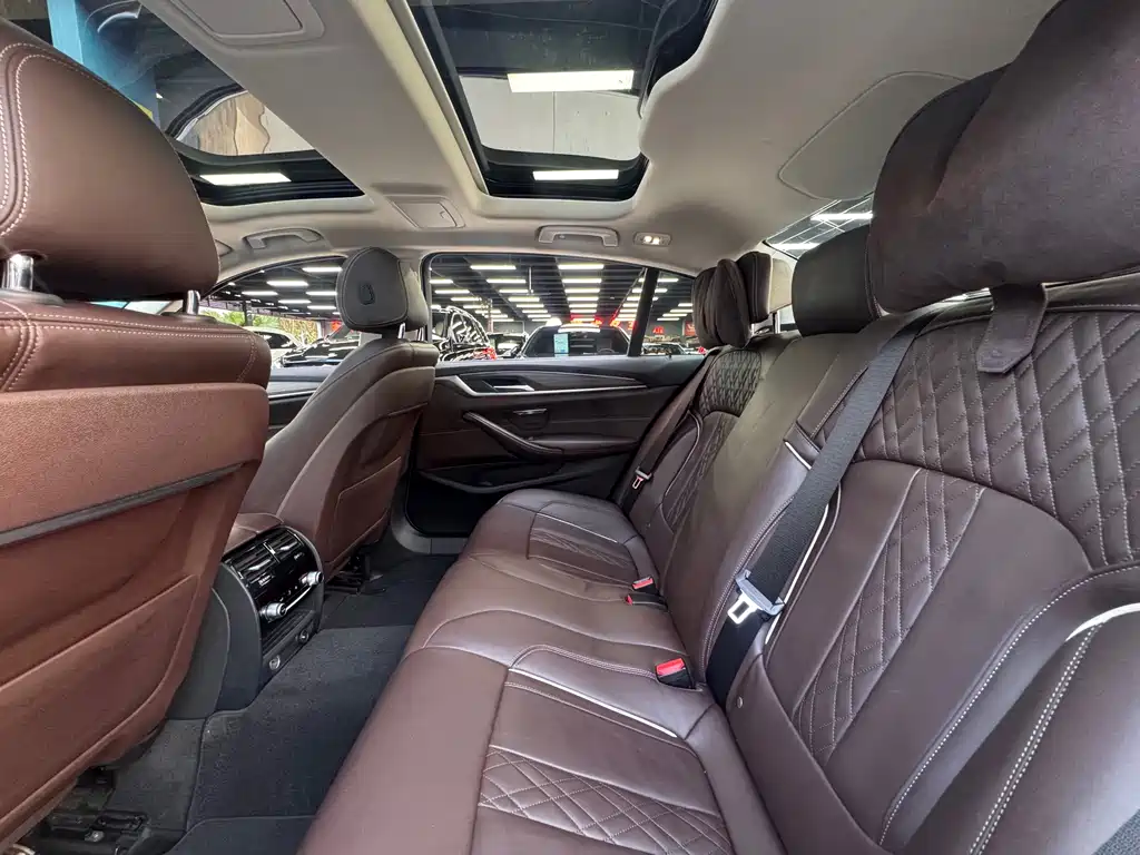 BMW 5 Series New Energy — миниатюра 17