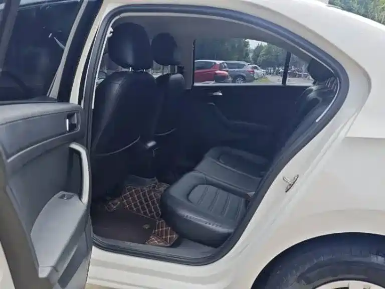 Volkswagen Santana — миниатюра 8