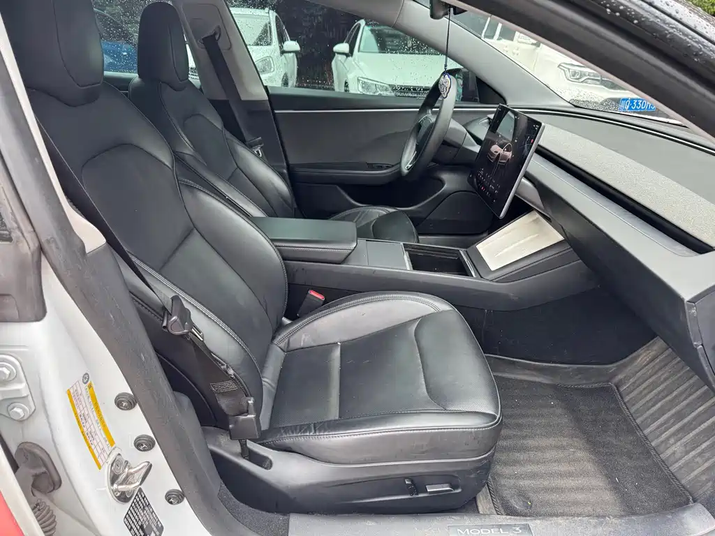 Tesla Model 3 — миниатюра 9