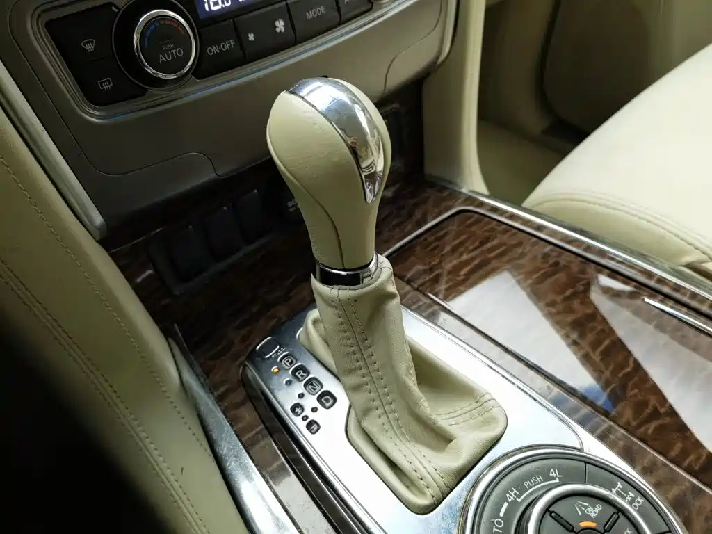 Nissan Patrol — миниатюра 13