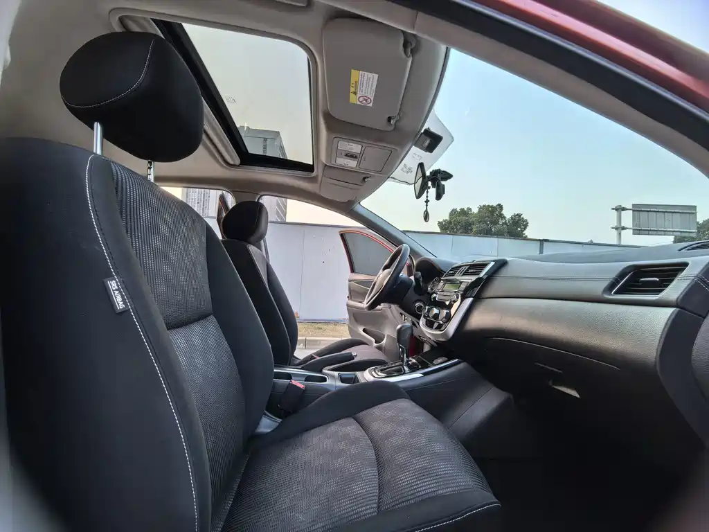 Nissan Tiida — миниатюра 7