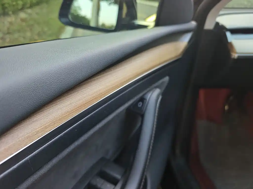 Tesla Model Y — миниатюра 11