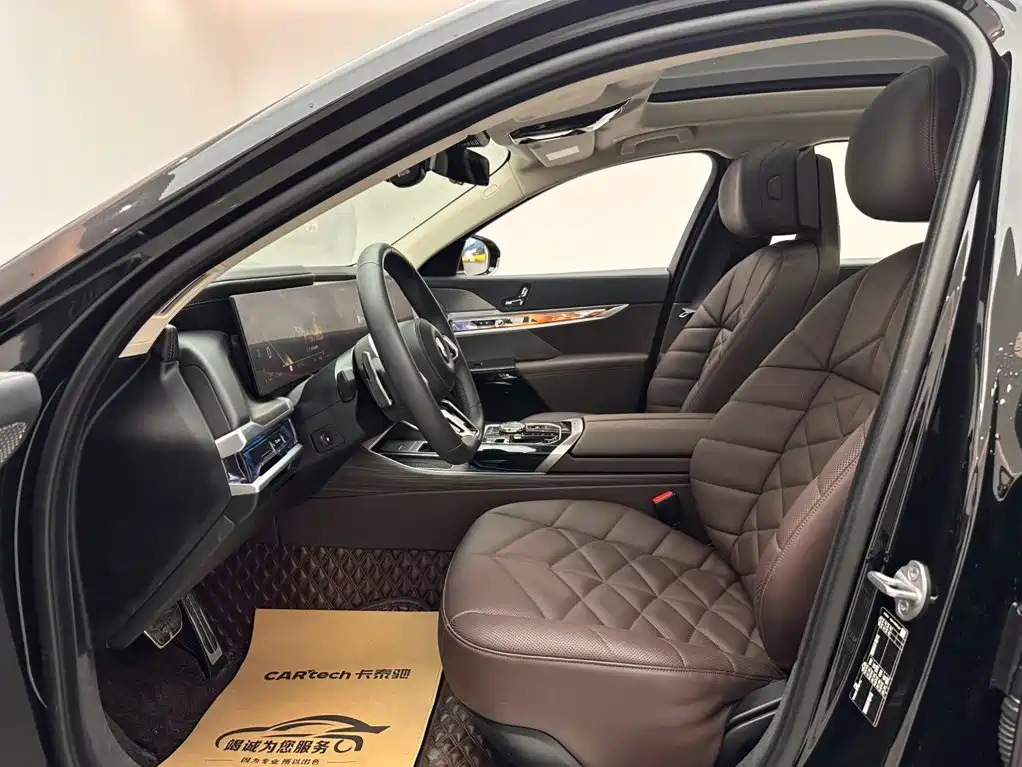 BMW 7 Series — миниатюра 8