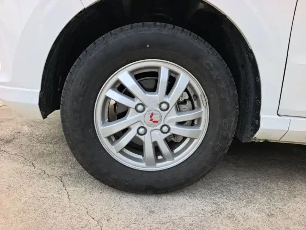 Wuling Hongguang — миниатюра 23