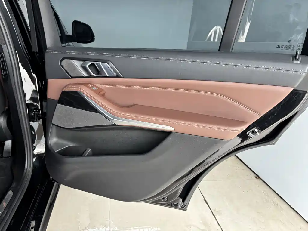 BMW X7 — миниатюра 23
