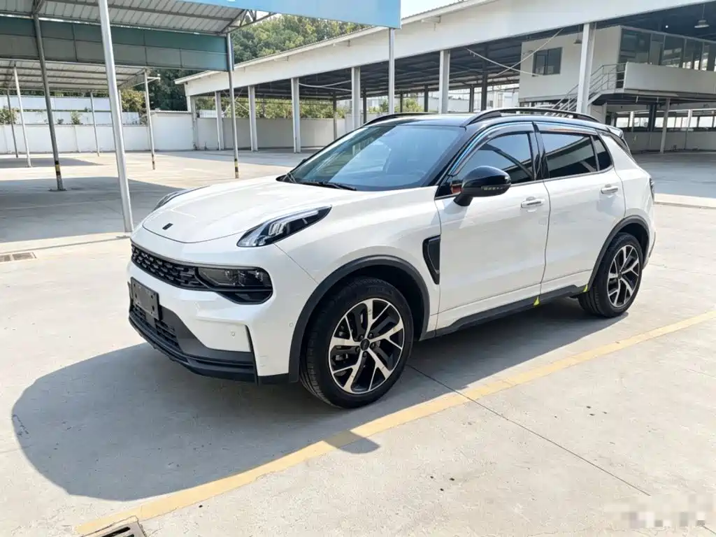 Lynk & Co 01