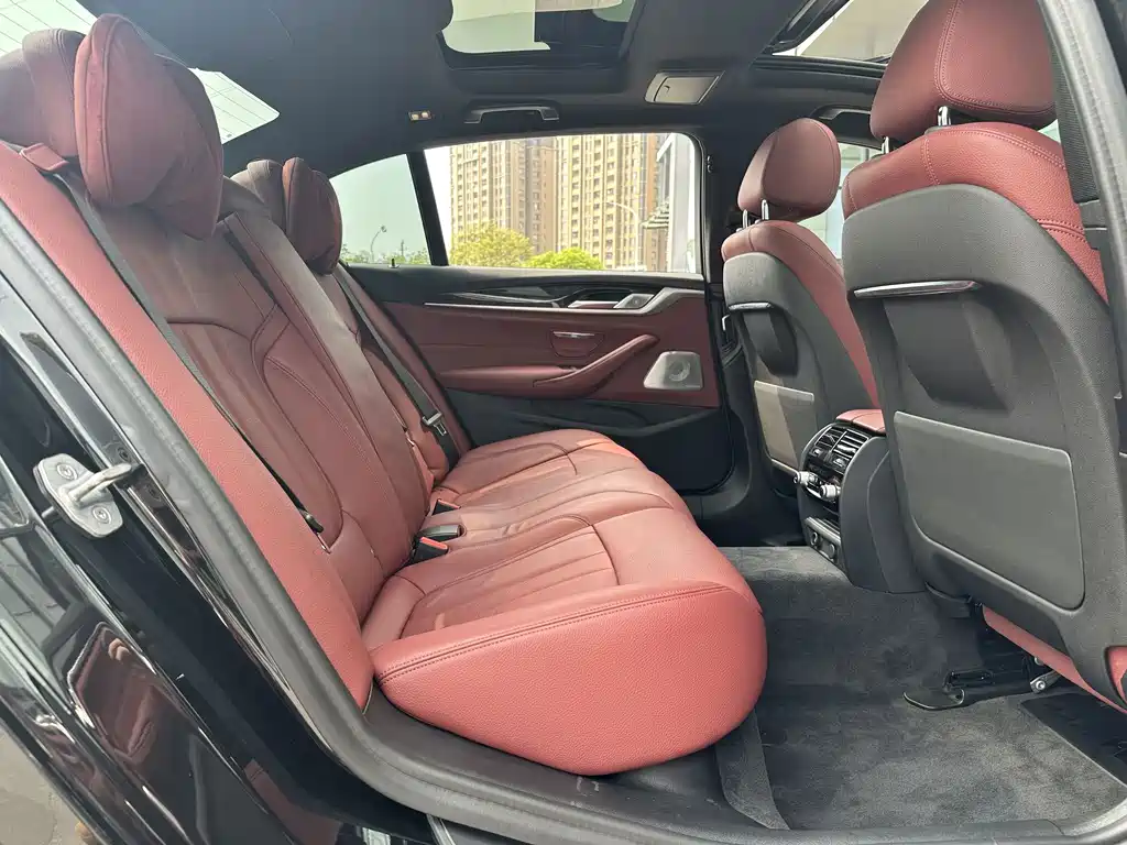 BMW 5 Series — миниатюра 24