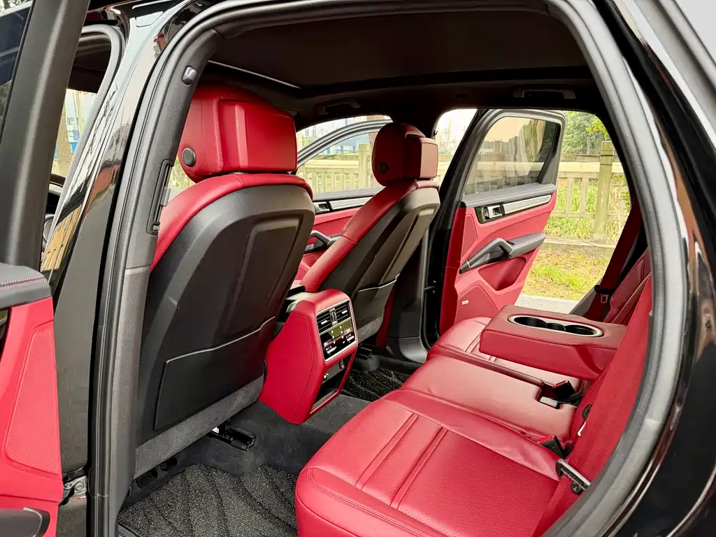 Porsche Cayenne — миниатюра 9