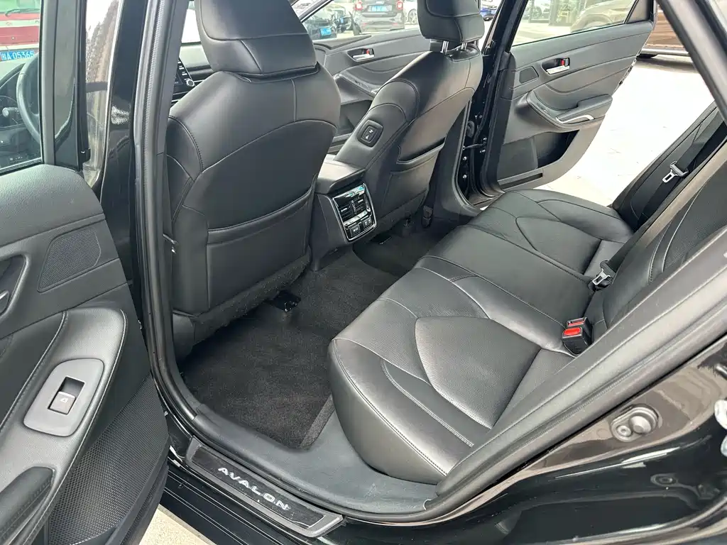 Toyota Avalon — миниатюра 10