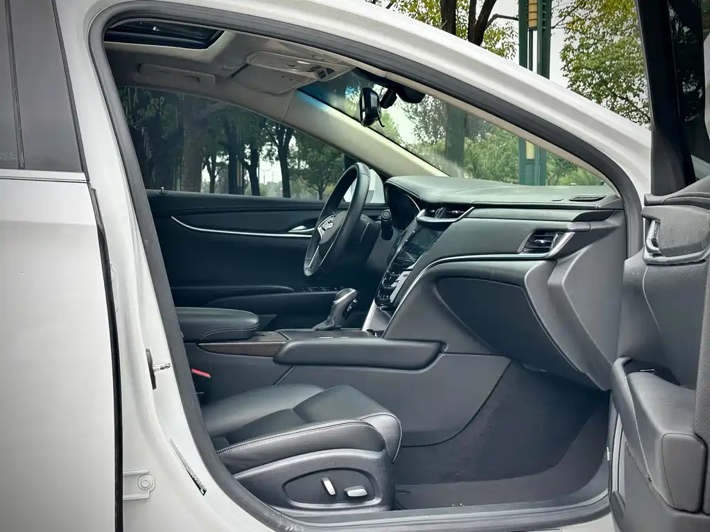 Cadillac XTS — миниатюра 10