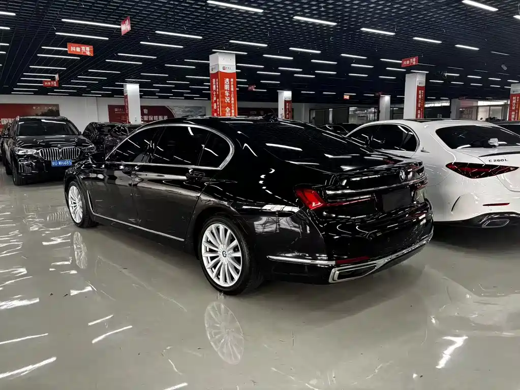 BMW 7 Series — миниатюра 5
