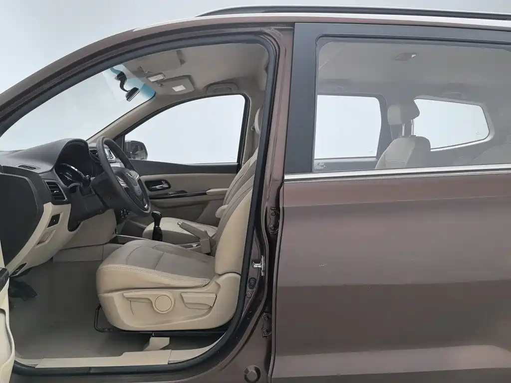 Wuling Hongguang — миниатюра 10
