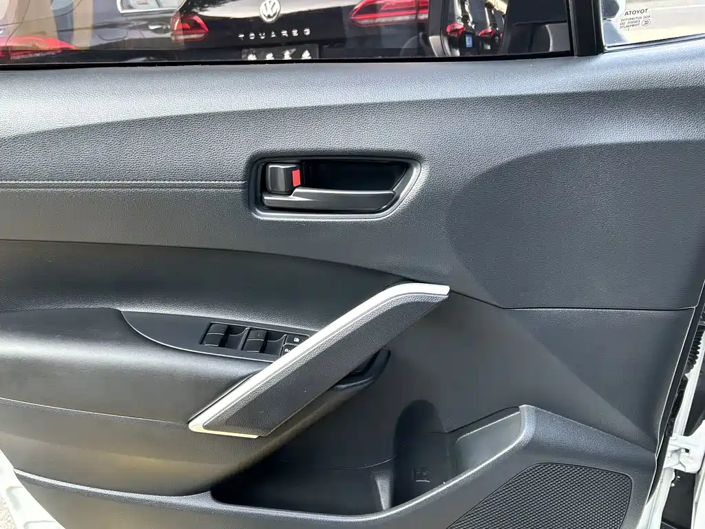 Toyota Corolla Cross — миниатюра 11