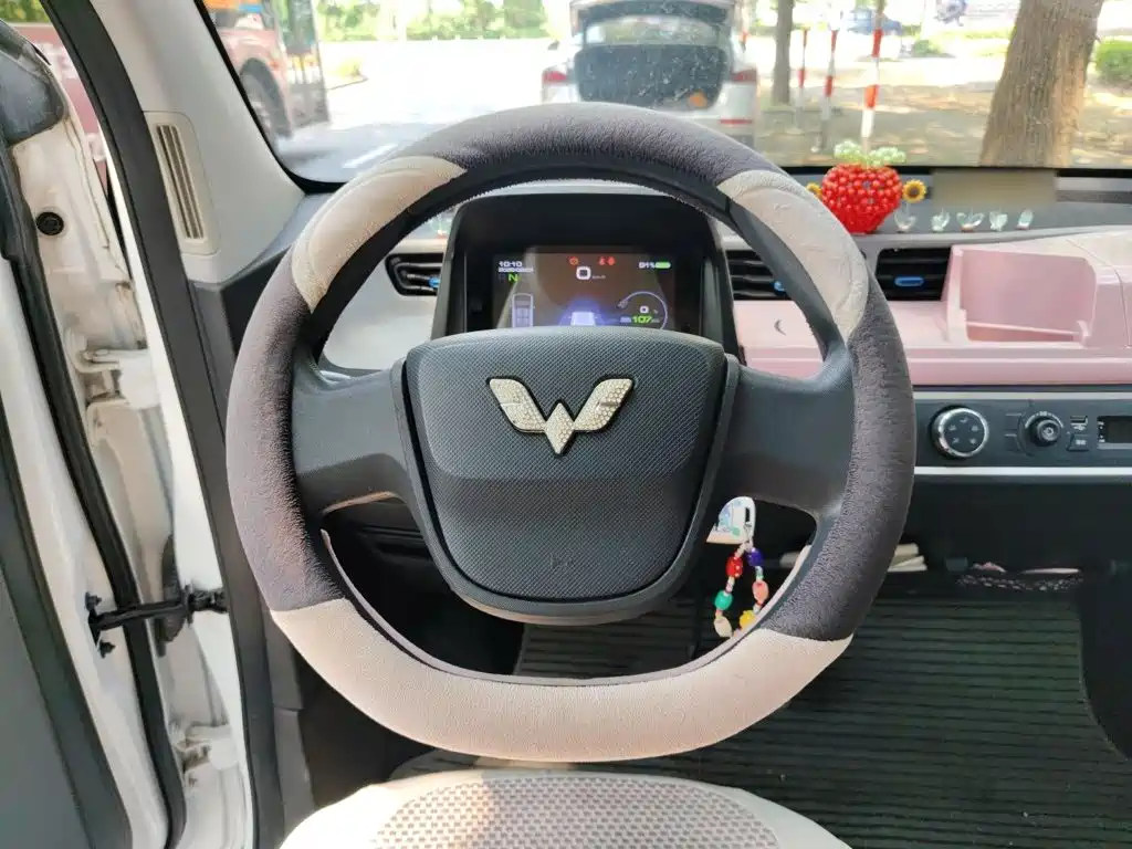 Wuling MINIEV — миниатюра 6