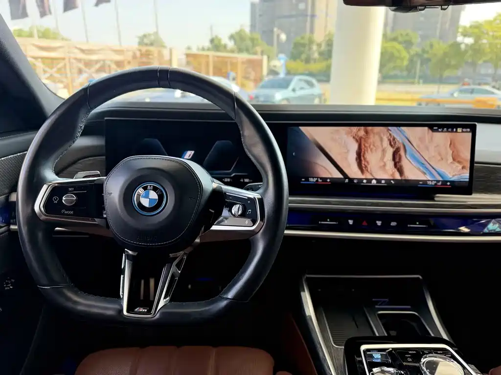 BMW i7 — миниатюра 11