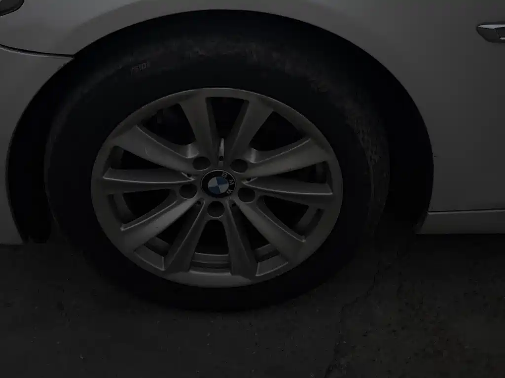 BMW 5 Series — миниатюра 7