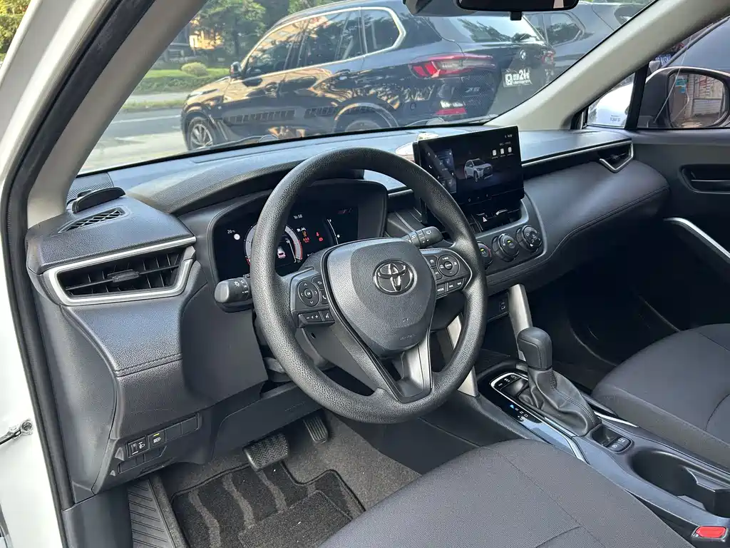 Toyota Corolla Cross — миниатюра 9
